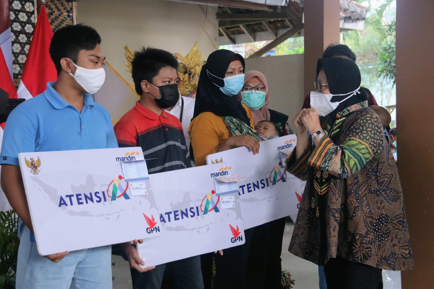 Sapa Para Penerima Manfaat di Kabupaten Jember, Mensos Beri Bantuan ATENSI dan Dukungan Psikososial