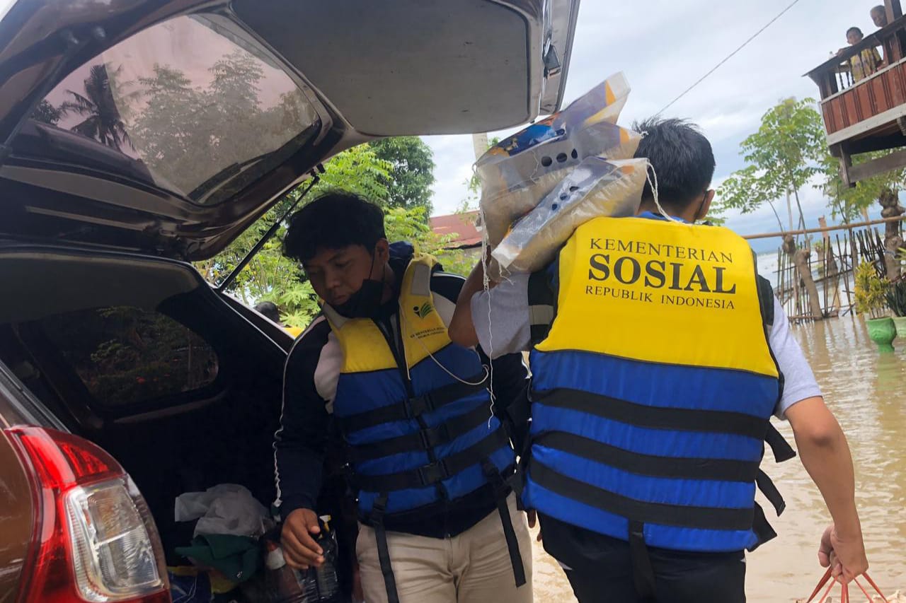 Kementerian Sosial Bantu Korban Banjir Kabupaten Soppeng Sulawesi Selatan