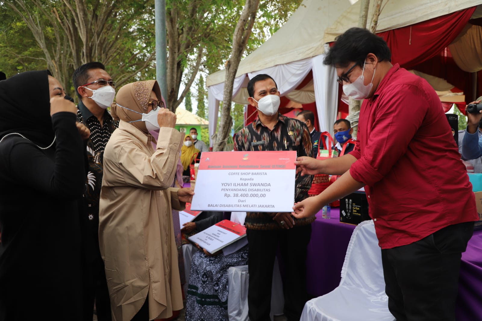 Ministry of Social Affairs Distributed ProKUS in "Darussa'adah" Center Aceh