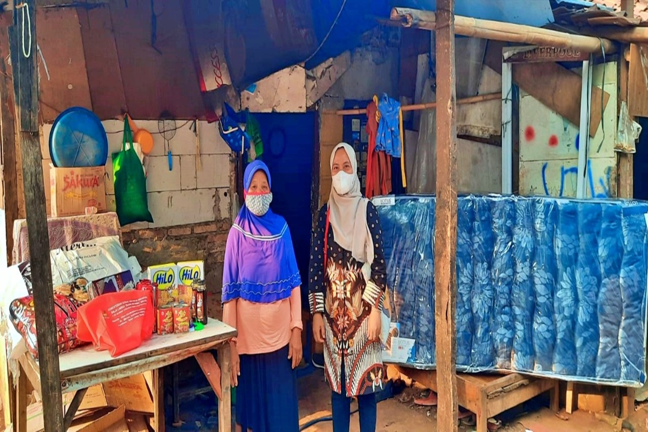 Kemensos Berikan Kebutuhan Lansia di Pondok Kopi melalui Program ATENSI