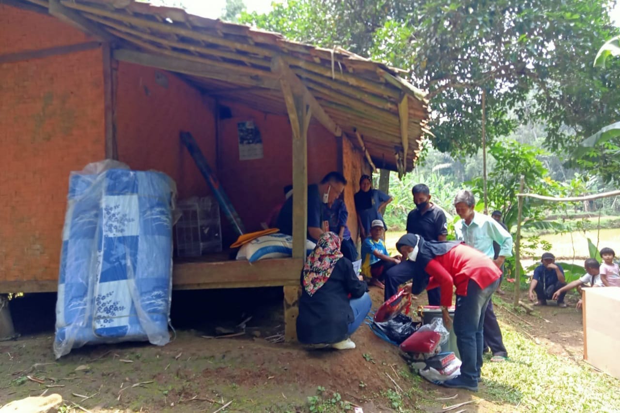 Kementerian Sosial Berikan Layanan ATENSI kepada Nenek Ucih, Penyandang Disabilitas di Sukabumi