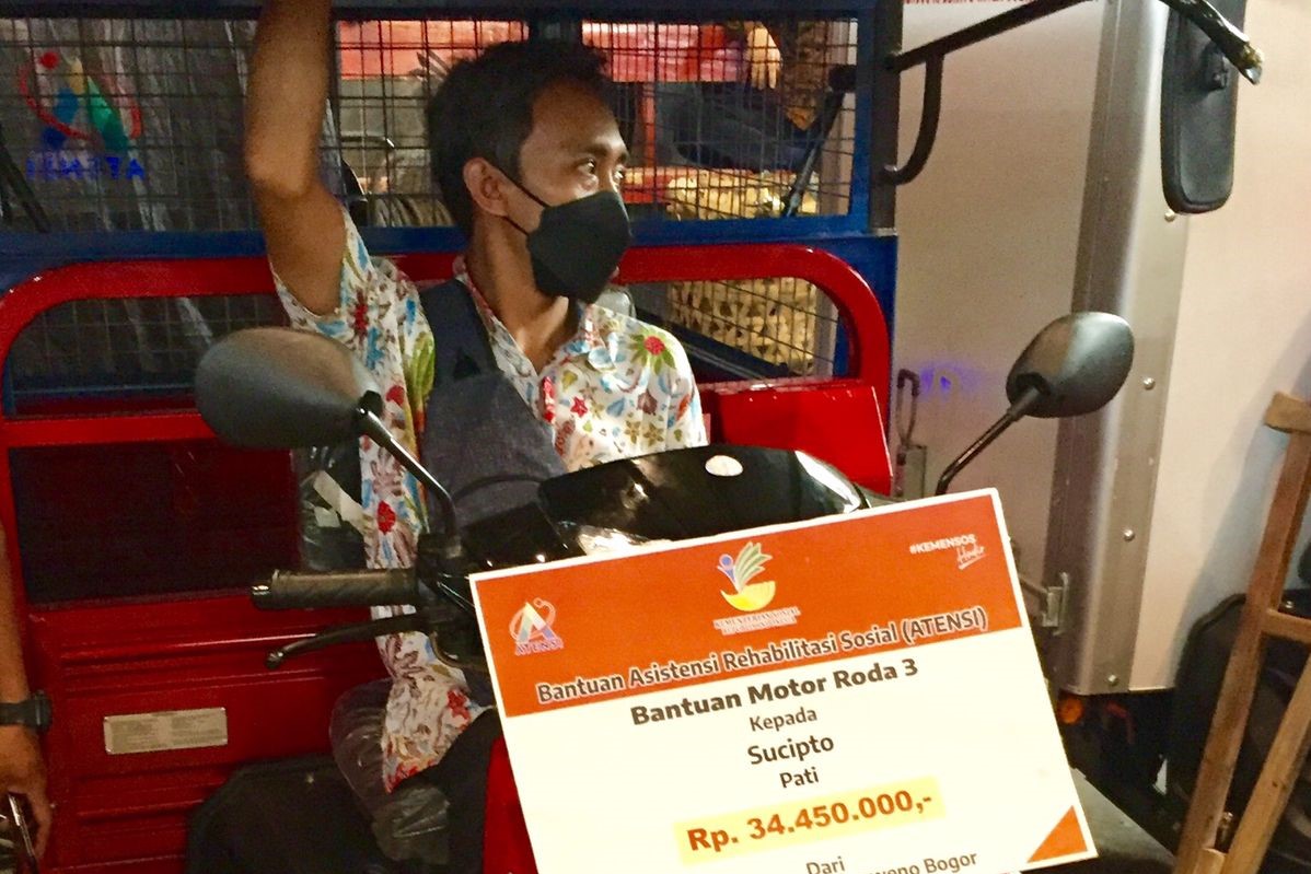 Terima Bantuan Motor Roda Tiga Dari Kemensos, Sucipto: Alhamdulillah Untuk Lancarkan Pekerjaan Saya