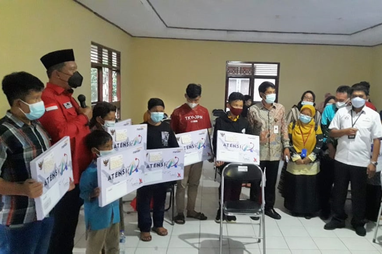 Kemensos dan DPR RI Salurkan Bantuan ATENSI di Provinsi Lampung