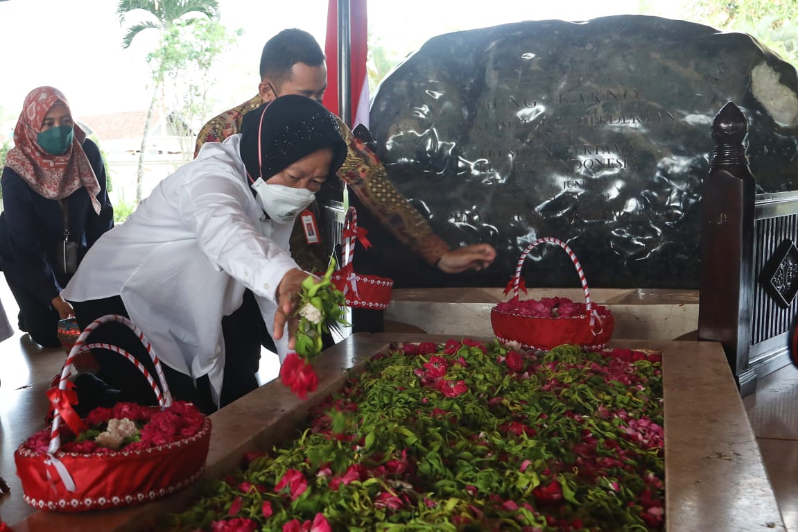 Periksa Fasilitas Makam Bung Karno, Mensos Nyatakan Kesiapan Bantu Pemda Lakukan Perawatan