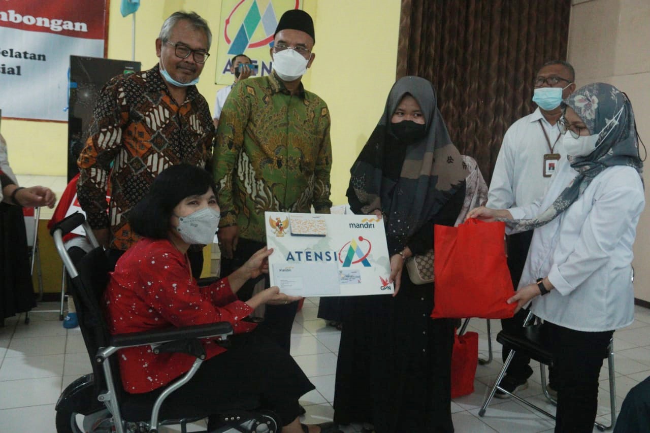 Kemensos Bersama Komisi VIII DPR RI Salurkan Dukungan ATENSI dan Luncurkan Mobil Akses Disabilitas di Kalsel