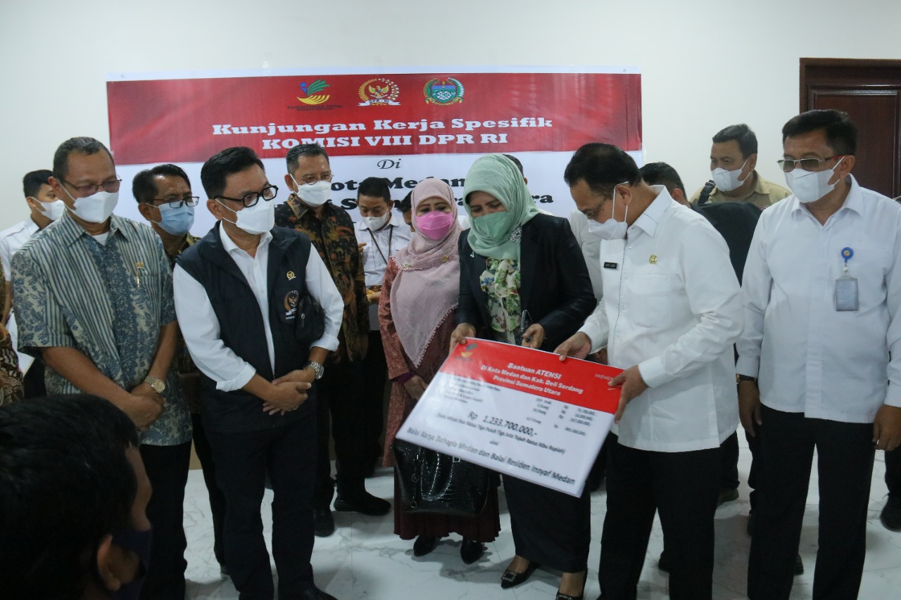 Salurkan Bantuan ATENSI di Medan, DPR RI Dukung Program Kemensos