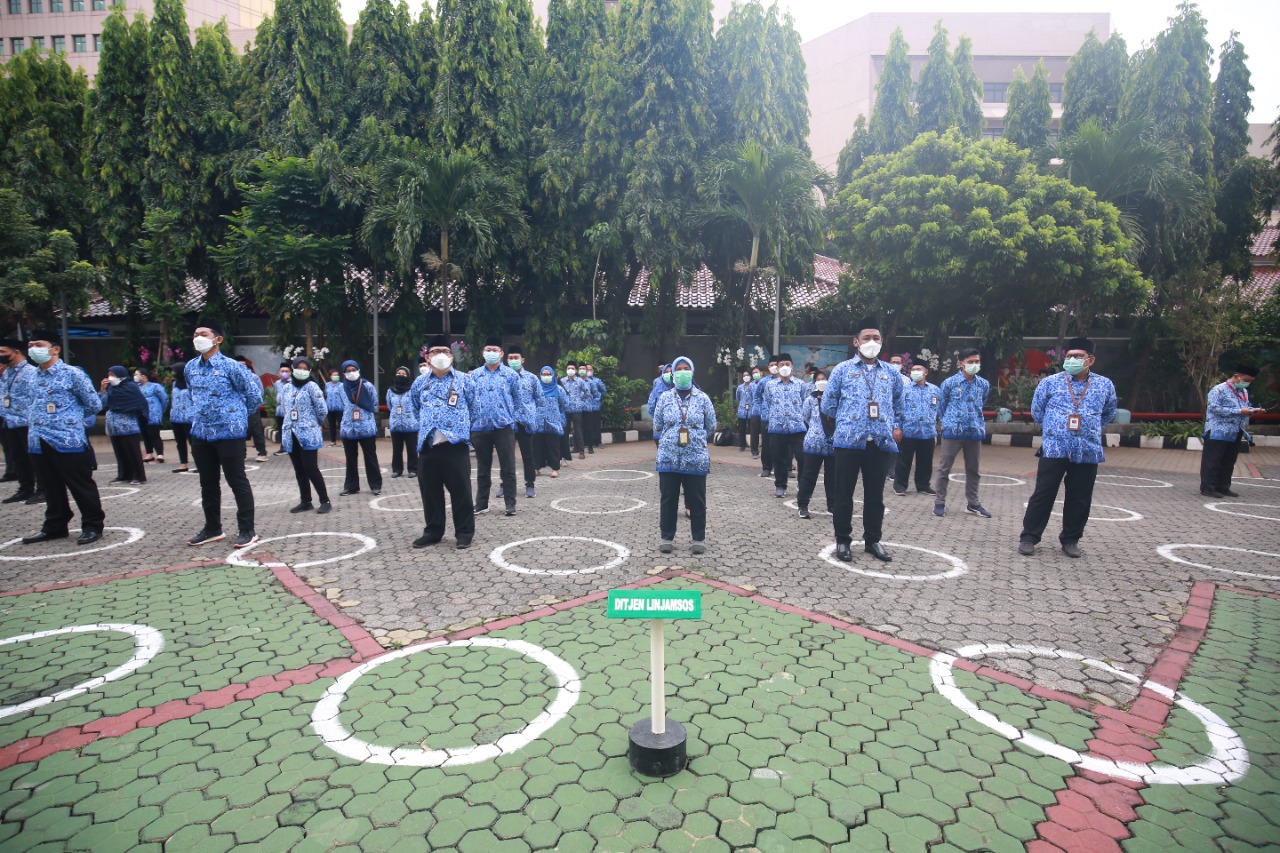 Pelaksanaan Upacara Peringatan Hari Pahlawan di Lingkungan Kemensos