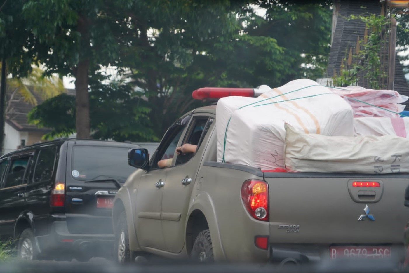 Kemensos Salurkan Logistik kepada Korban Banjir Bandang Garut