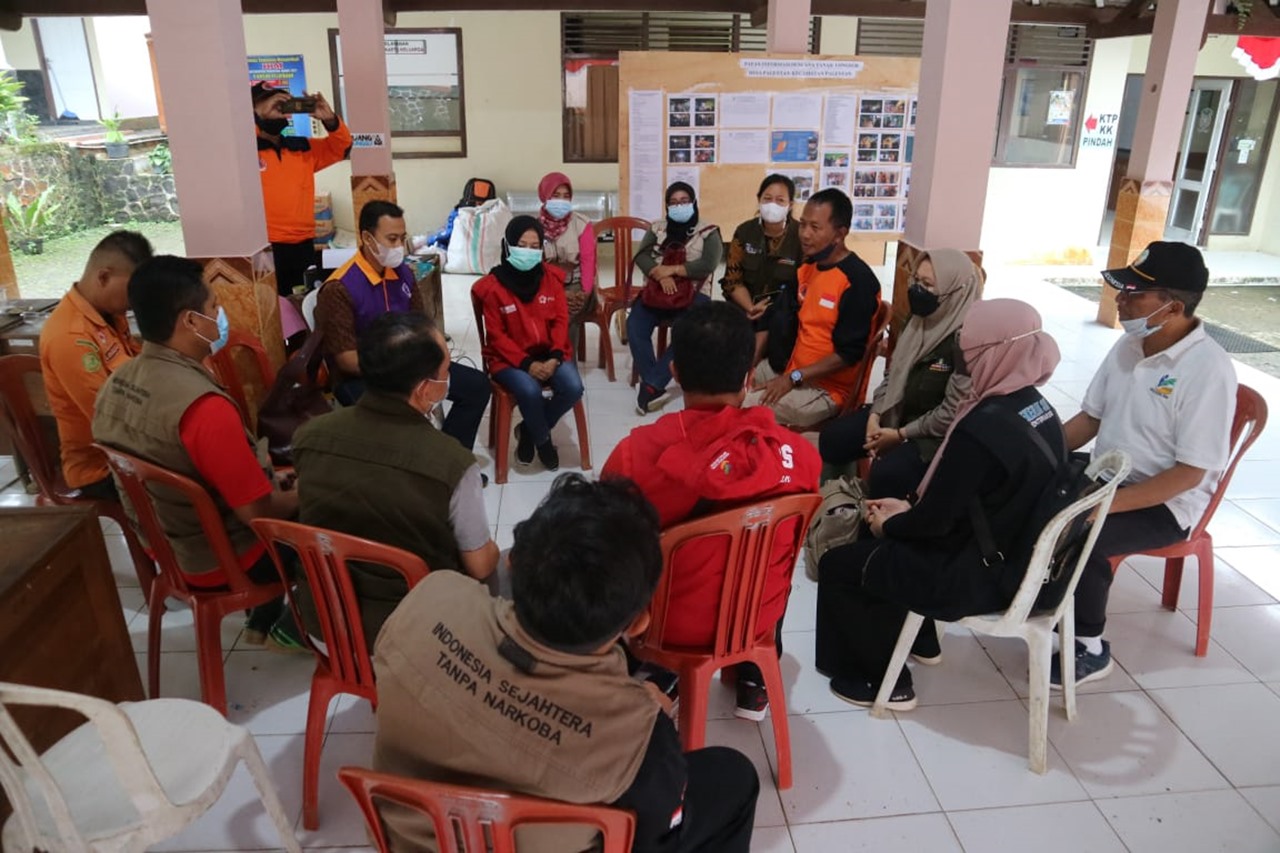 Kemensos Berikan Pendampingan dan Bantuan ATENSI untuk Korban Bencana Longsor di Banjarnegara