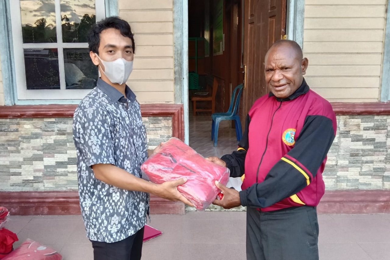 Distribution of Aid and Compensation to Heirs of KKB Victims in Intan Jaya