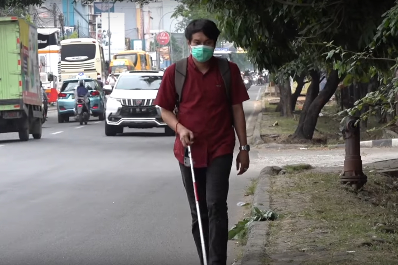 Tongkat Penuntun Adaptif: Dorong Penyandang Disabilitas Sensorik Netra Lebih Mandiri