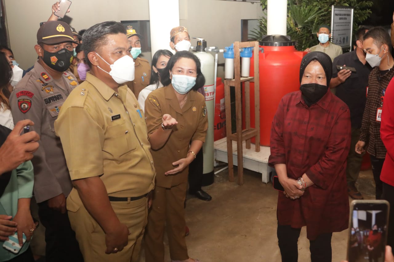 Social Minister Risma Monitors Social Granaries in Sintang