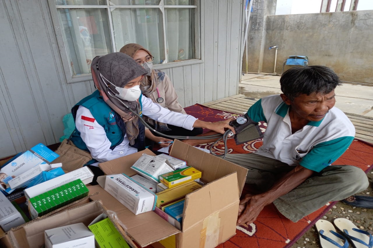 Kemensos Berikan Pelayanan Kesehatan Kepada Penyintas Banjir di Hulu Sungai Tengah