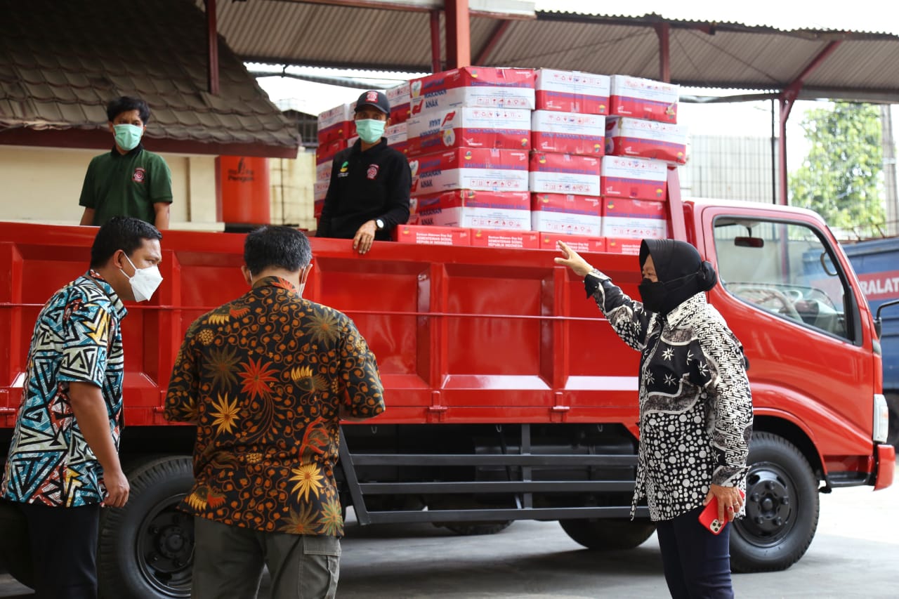 Bantu Korban Terdampak Gempa NTT,  Mensos Cek Langsung Gudang Bantuan Bekasi dan Instruksikan Pengiriman