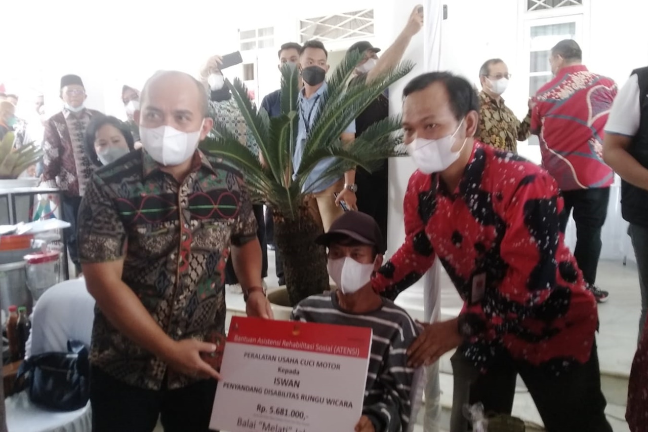 HKSN 2021, Kemensos Salurkan Bantuan ATENSI bagi Masyarakat Bangka Belitung