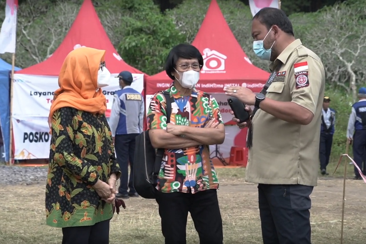 Commission VIII DPR RI Visits Semeru Eruption Victims