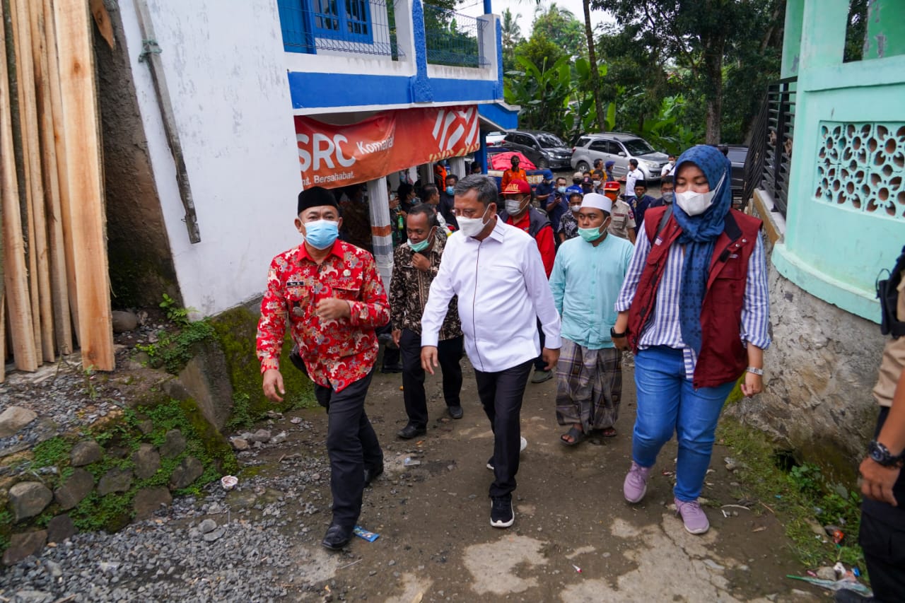 The Ministry of Social Affairs Gives Compensation to Heirs of Victims Died Due to Landslides in Cianjur