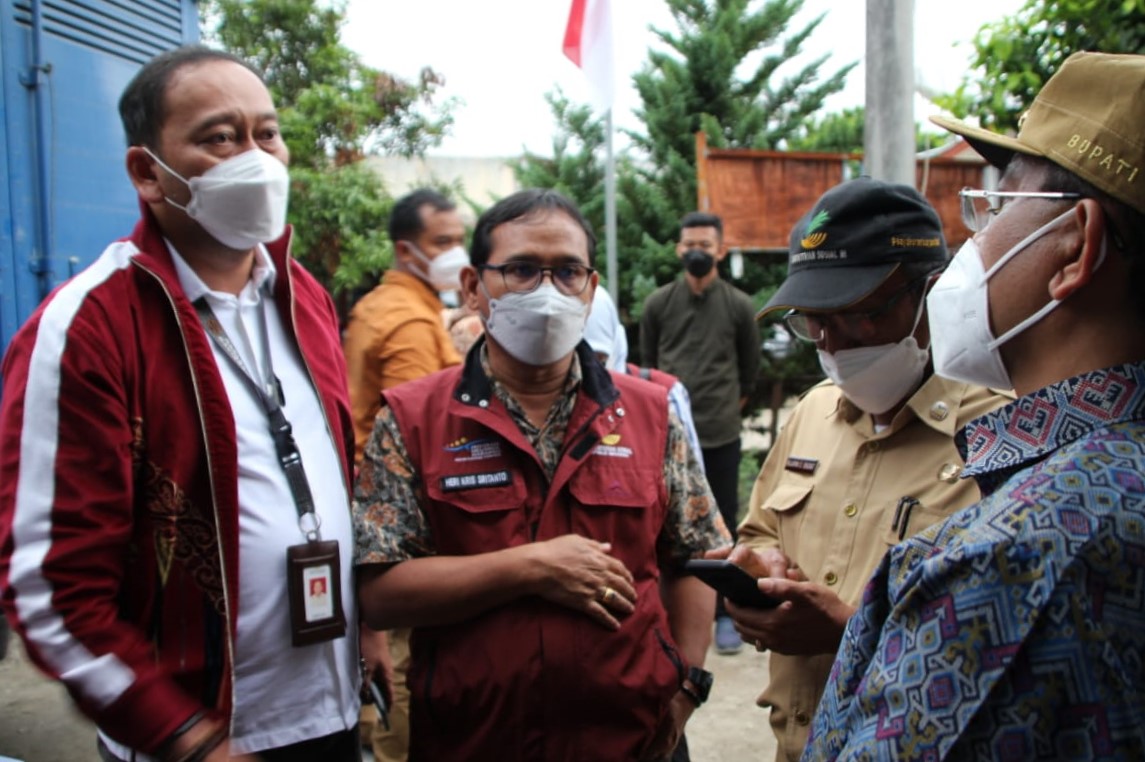 Kemensos Serahkan Bantuan untuk Korban Banjir Bandang di Toba Samosir