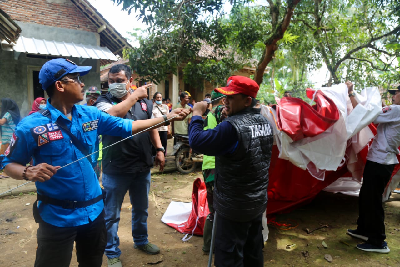 Ministry of Social Affairs Prepares Logistics and Sets Up Tents in Pandeglang