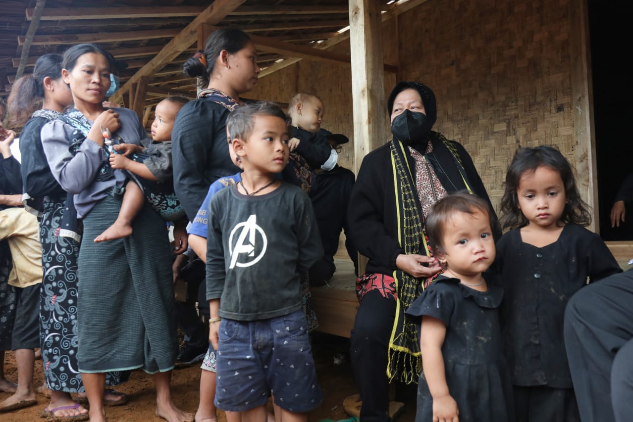 Serahkan Uang 100 Juta, Mensos Spontan Kabulkan Permintaan Tokoh Adat Baduy