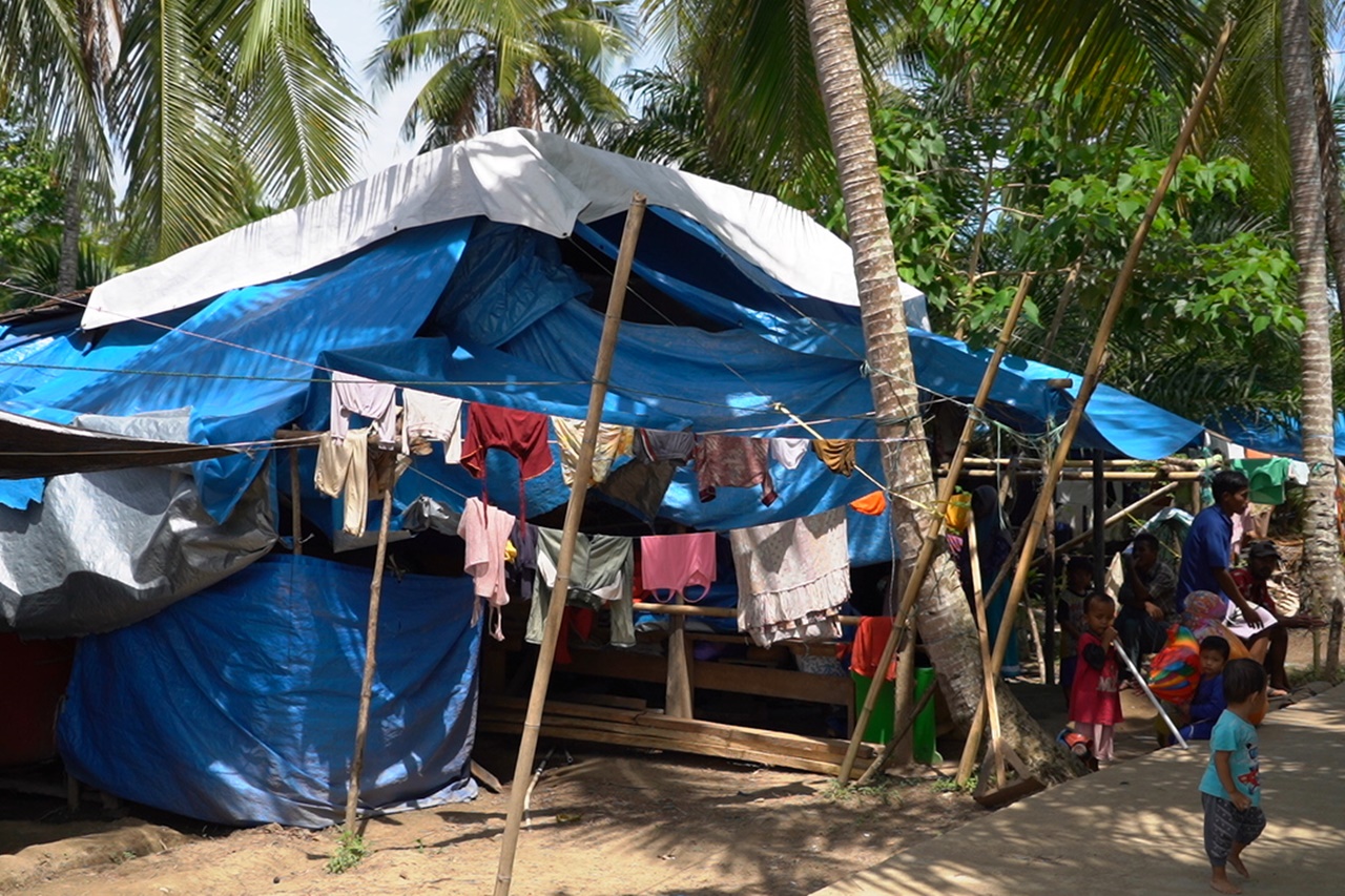 The Current Condition of Tents and Lighting in Malunda Evacuees After the 2021 West Sulawesi Earthquake