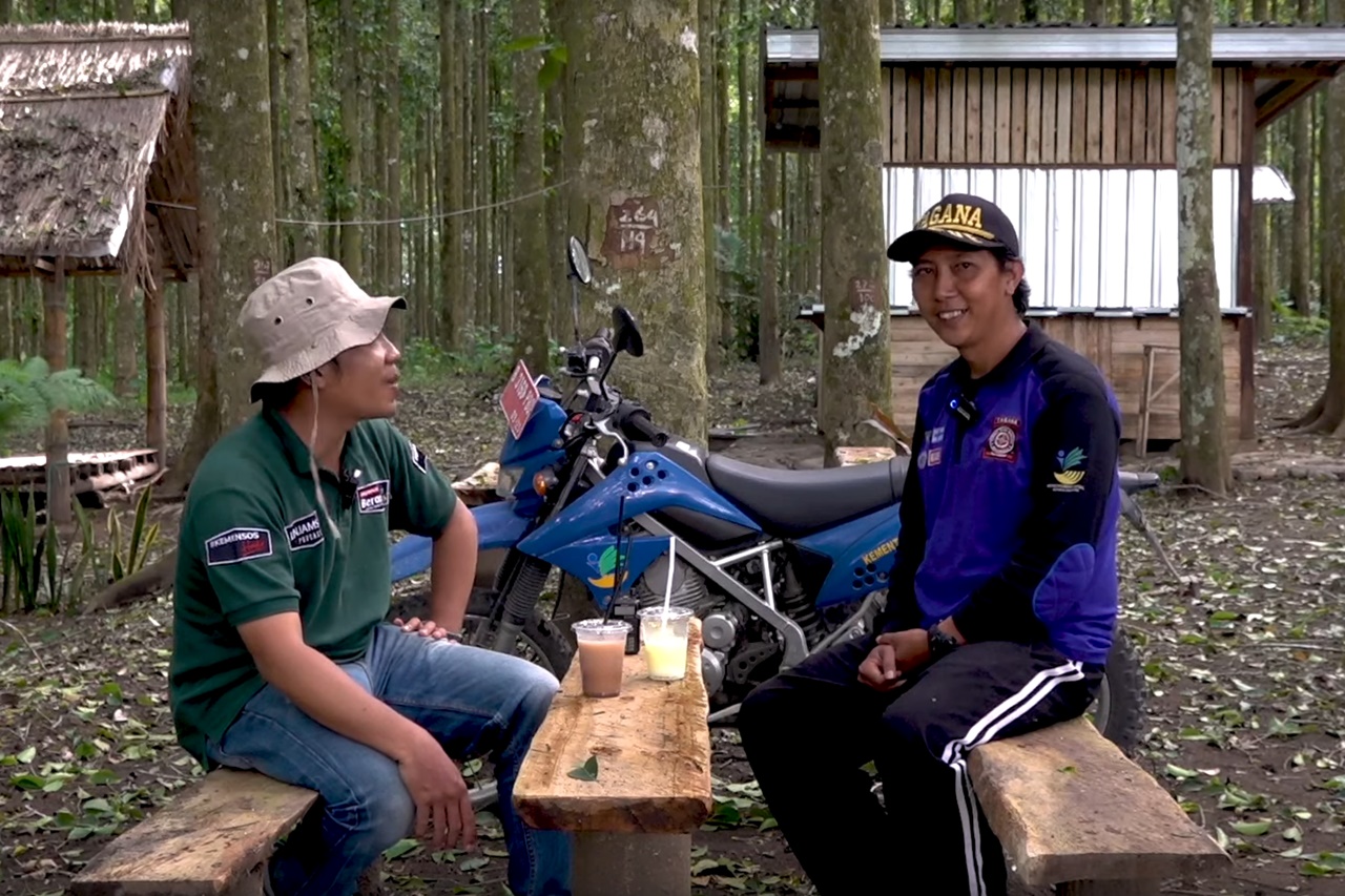 Seeing the Condition of Semeru Peak after the Eruption from the Village Closest to the Peak