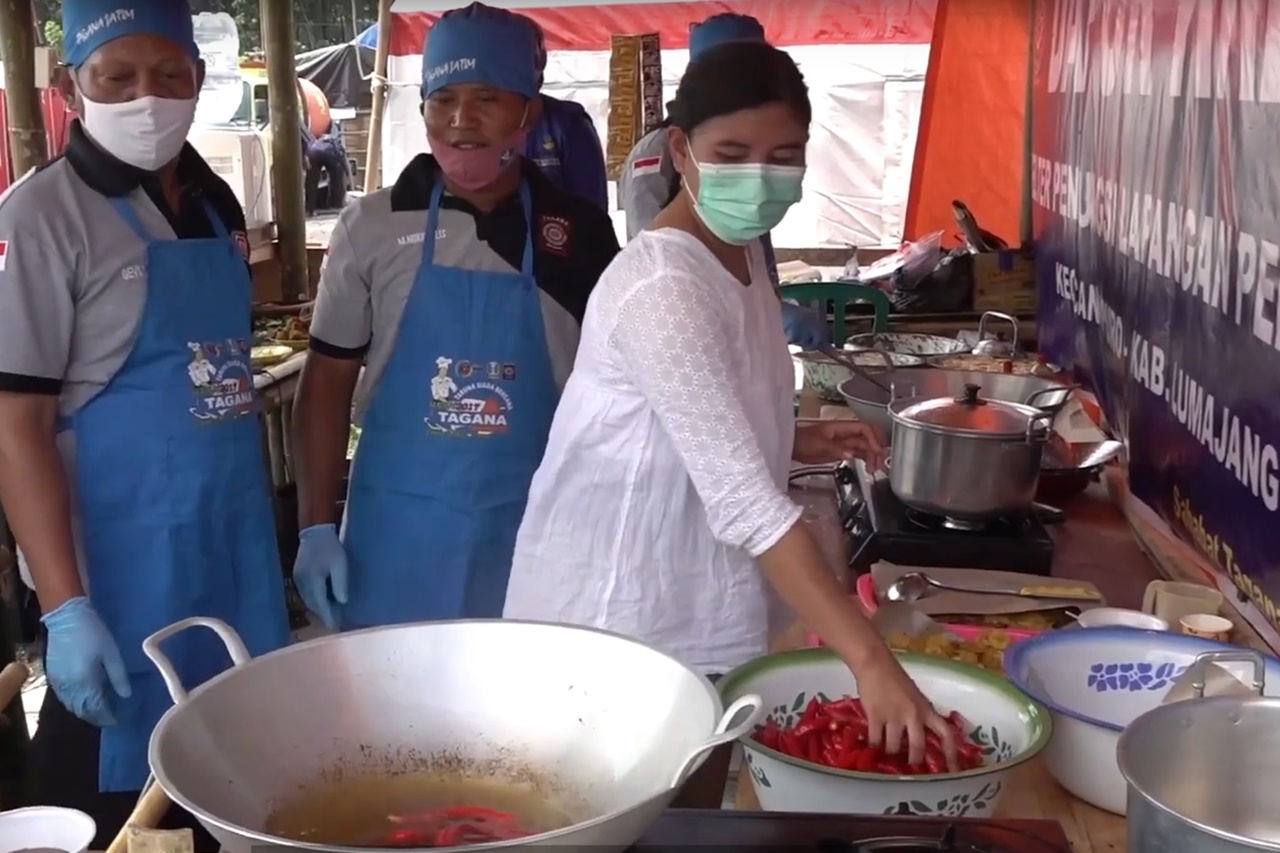 Dapur Kreasi: Optimisme Warga Pengungsi Pascaerupsi Gunung Semeru