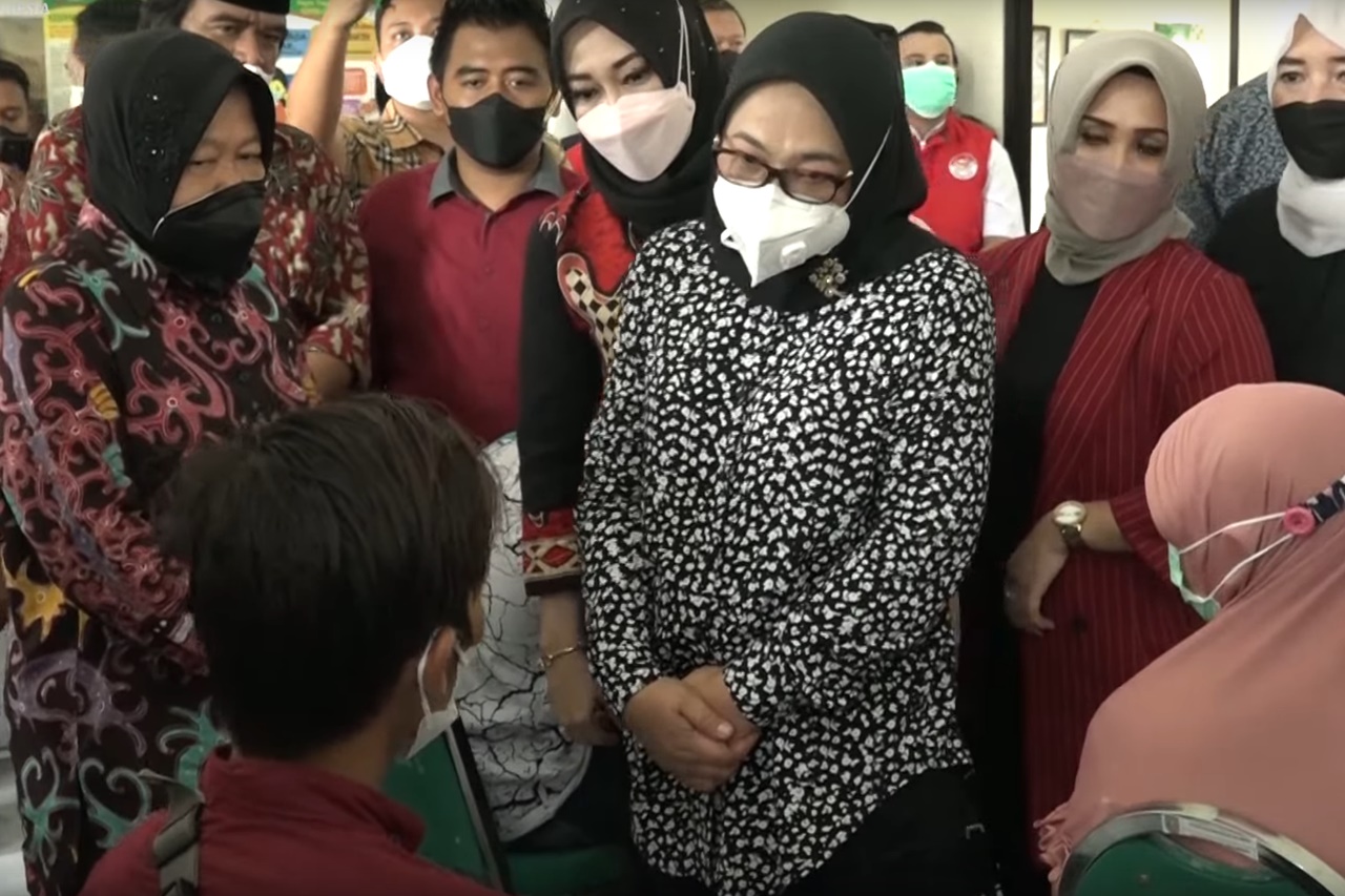 Mensos Risma Tinjau Penyaluran BPNT di Kabupaten Jombang Provinsi Jawa Timur