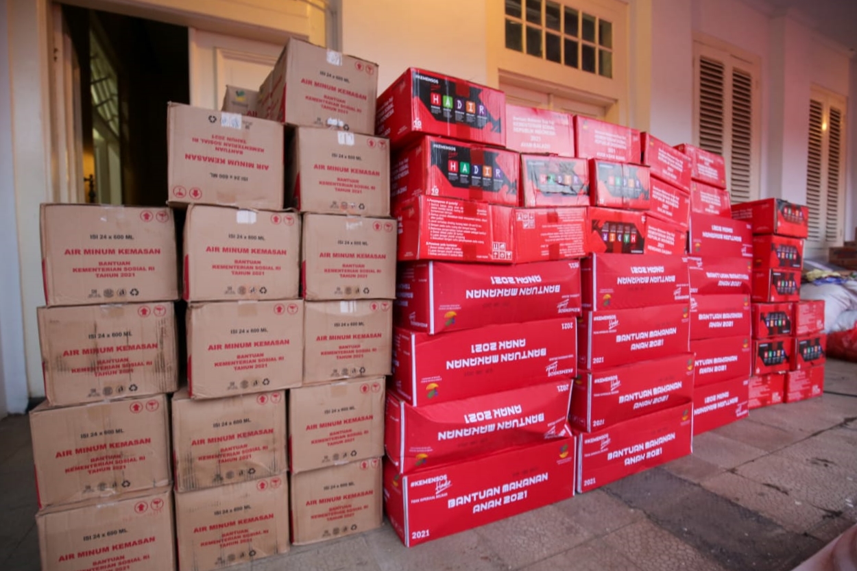 Distribution of Aid for Flood Affected Residents in Serang