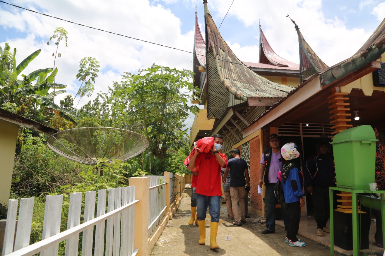 Distribution of Family Tents to a Number of Affected Jorongs in Nagari Kajai, Pasaman Barat