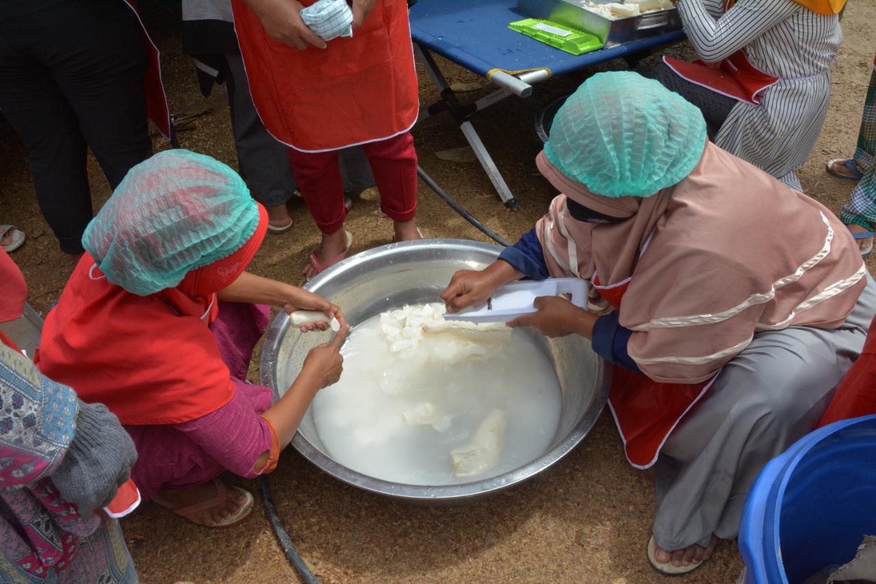 Honing Aholeang Evacuees' Skills in Majene through Creation Kitchen