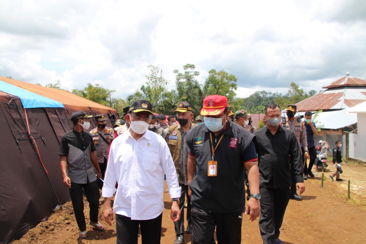 Menko PMK Tinjau Lokasi Terdampak Gempa di Pasaman Barat