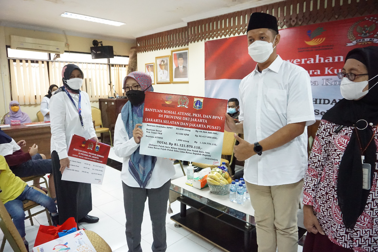 Dukung Penuh Program Bantuan Kemensos, Hidayat Nur Wahid Berharap Program Ini Terus Berlanjut