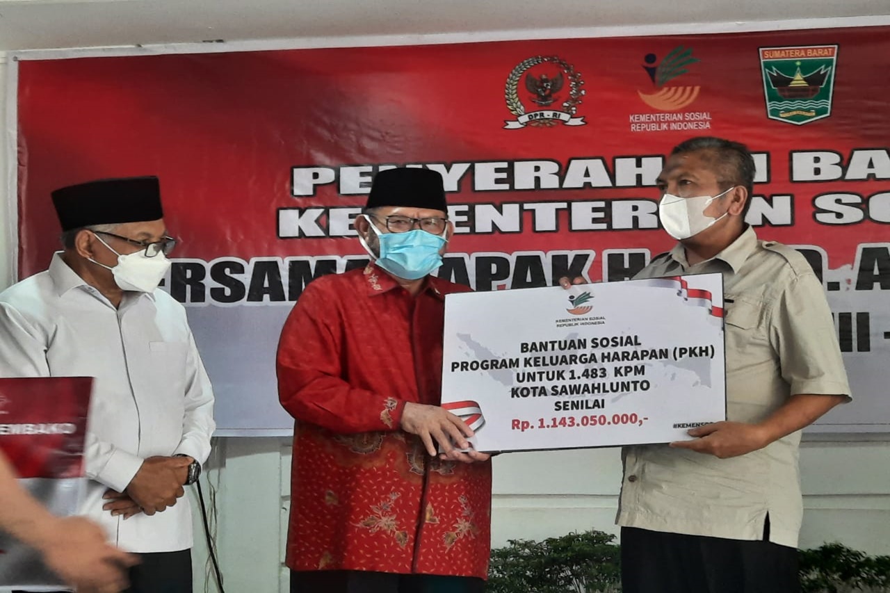 Sukses Salurkan Bantuan Sosial, Anggota Komisi VIII DPR RI Asli Chaidir Puji Kinerja Kementerian Sosial