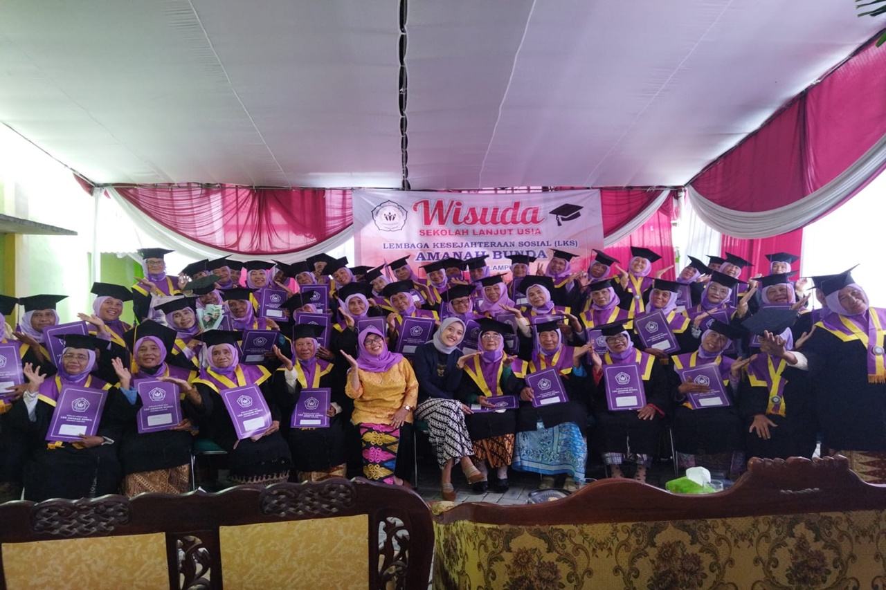 WISUDA LANSIA 2 edit