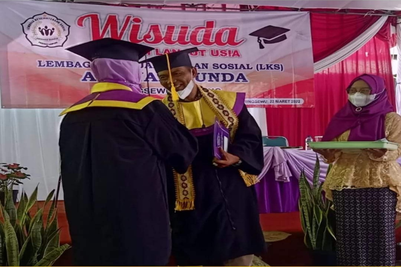 WISUDA LANSIA 3 edit