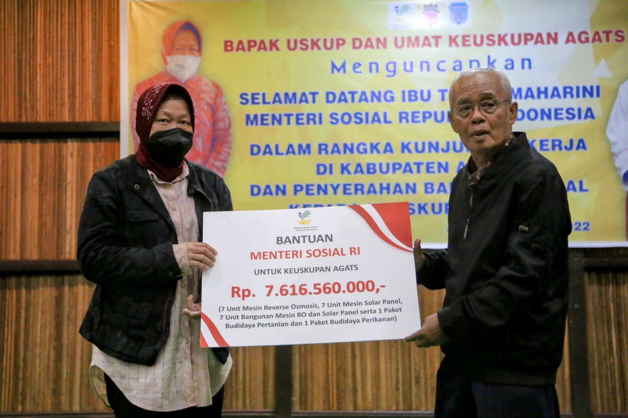 Mensos Kembali Kunjungi Agats, Serahkan Bantuan Lebih Rp9,2 Miliar