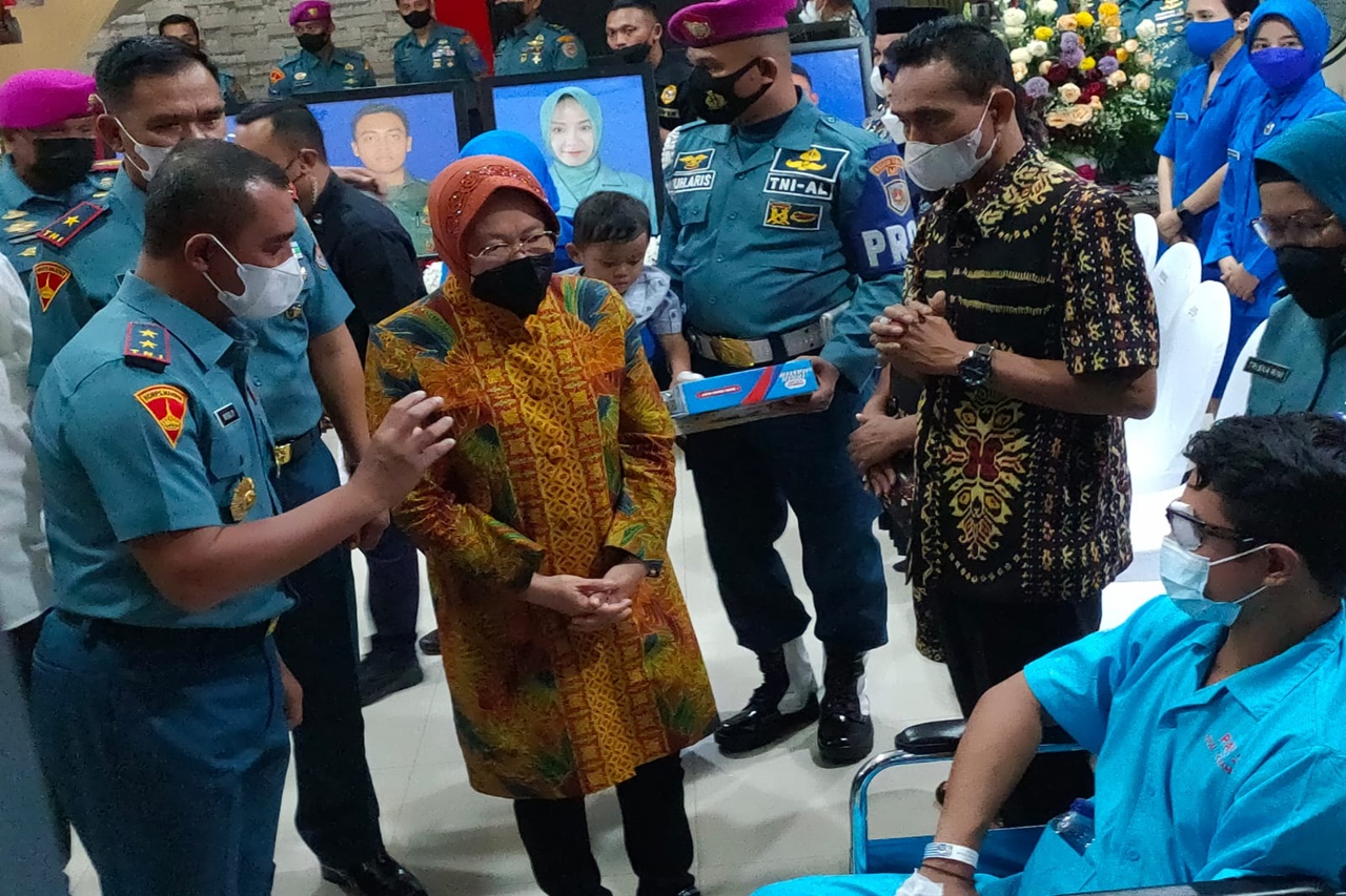 Menteri Sosial  Berikan Bantuan kepada Keluarga Korban OTK di Kabupaten Sidoarjo