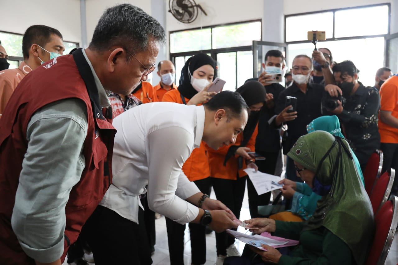 Penyaluran Bansos dan BLT Minyak Goreng di Kenjeran, Surabaya