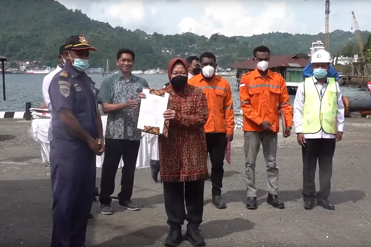 Distributing Various Empowerment Aids, Social Affairs Minister is Ready to Turn on Economic Corridors in Papua