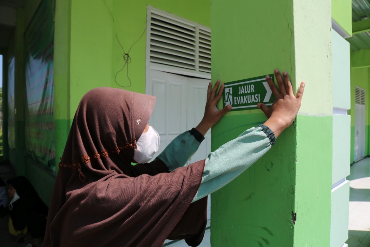 Accompanied by Tagana, Al-Mizan Students in Majalengka Practice Disaster Mitigation