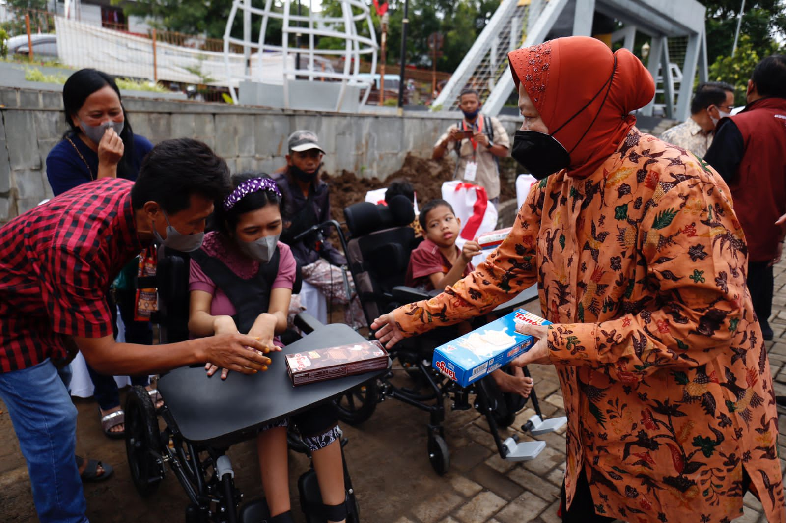 The Ministry of Social Affairs Distributes BLT for Cooking Oil, Social Assistance and ATENSI Assistance in Magelang