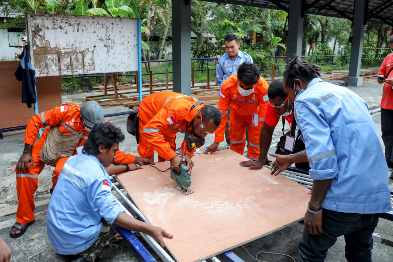 Dozens of Papuan Youths Join Fiberglass Shipbuilding Workshop to Increase Economic Empowerment