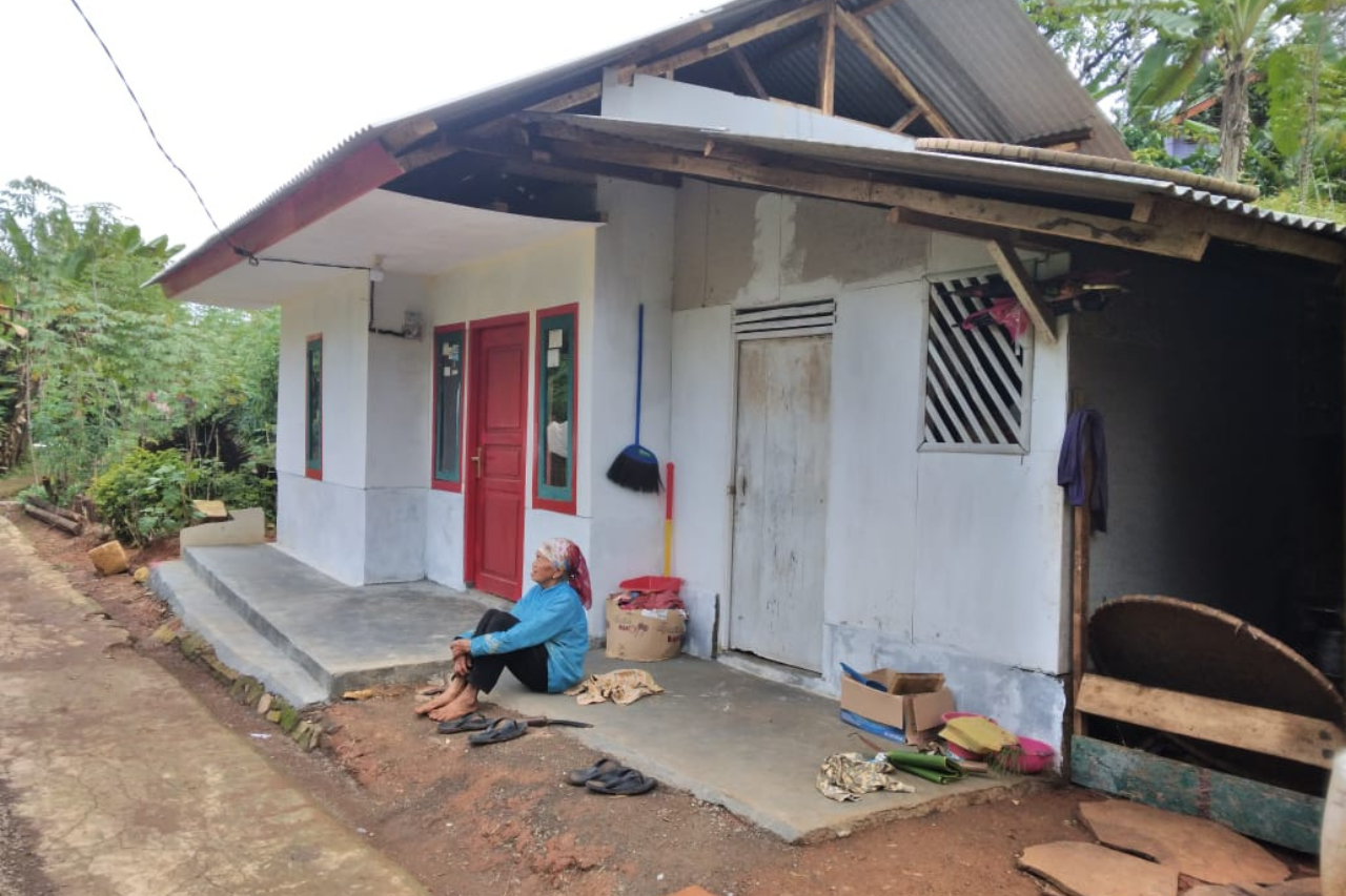 Dapat Bantuan Rumah dengan Sambungan Listrik, Hidup Mirah Makin Terang dan Berwarna