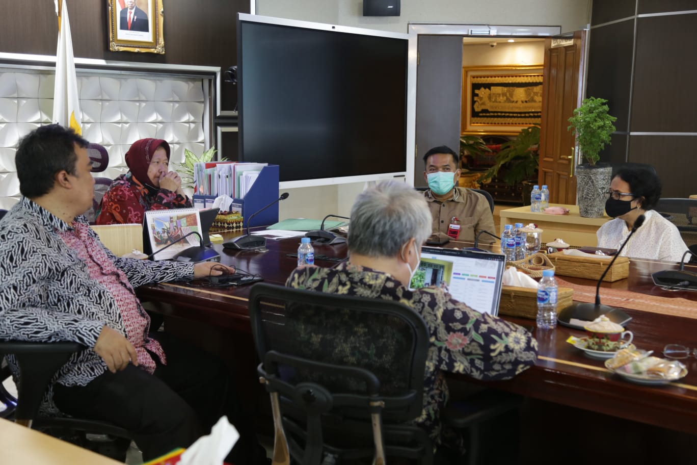 Ministry of Social Affairs and Kompas Hearings Discussing Humanitarian Funds