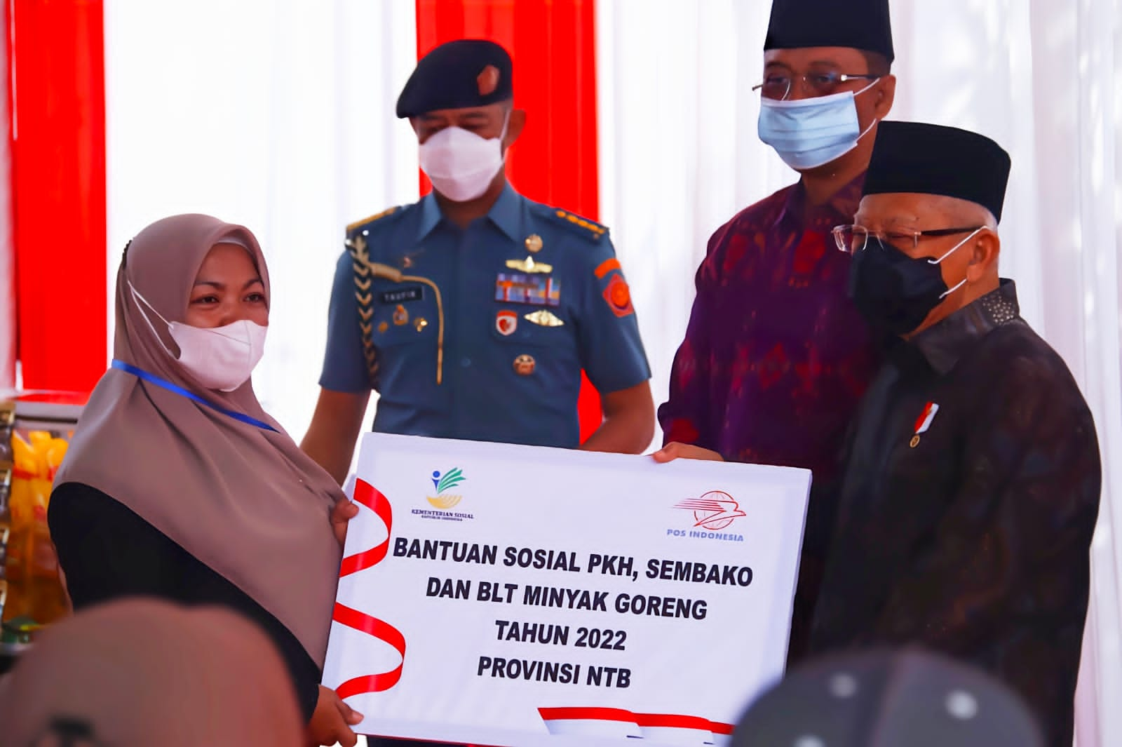 Wapres Bangkitkan Semangat Korban Kekerasan di Mataram dengan Bansos