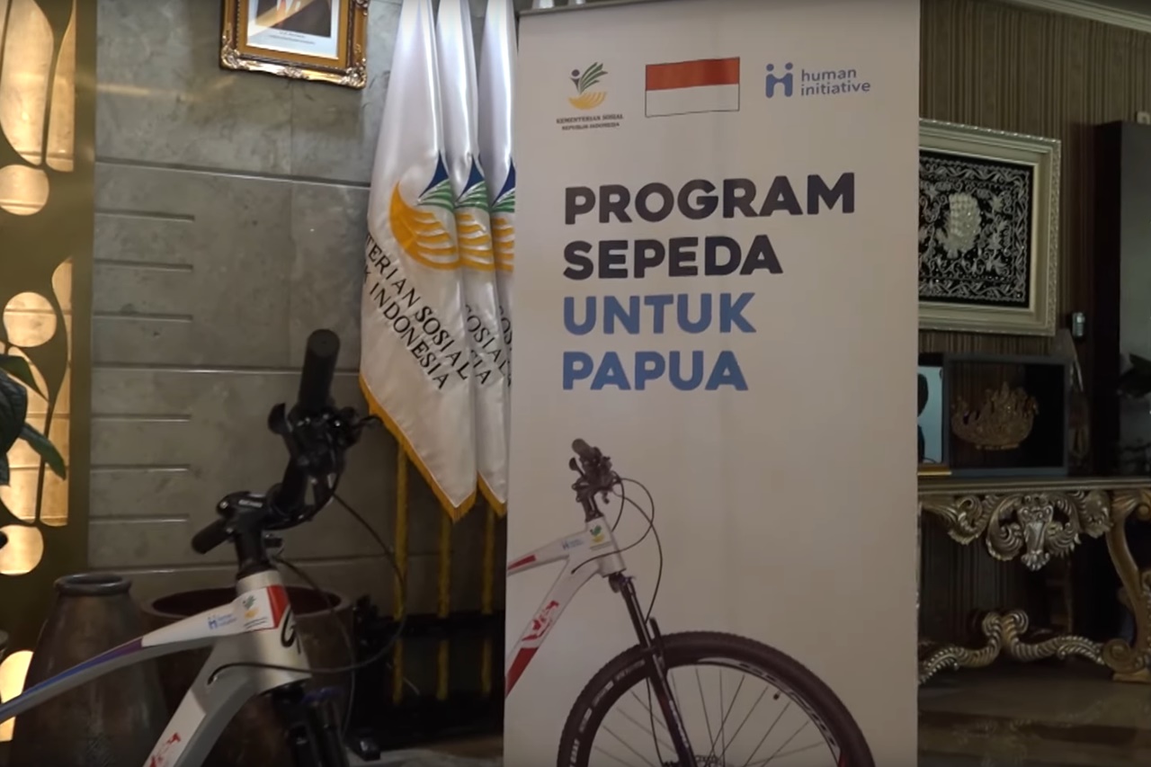 Sepeda untuk Anak-Anak Papua