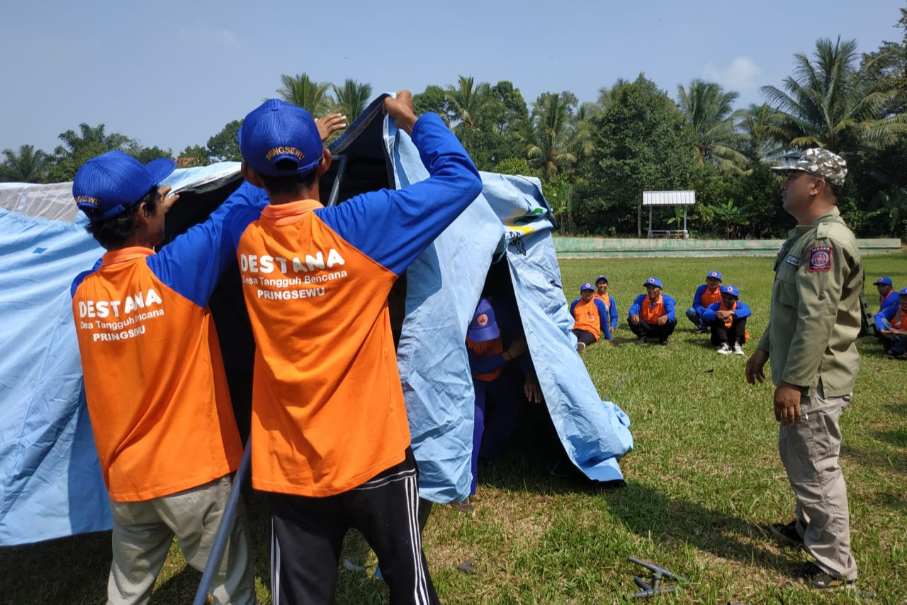 Tagana Pringsewu Tularkan Ilmu "Shelter" dan Dapur Umum Lapangan ke Relawan Desa Tangguh Bencana