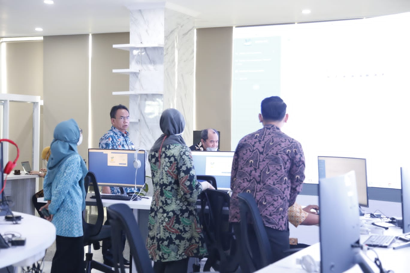 Sekjen Kemensos Pimpin Rapat di Command Center Kemensos