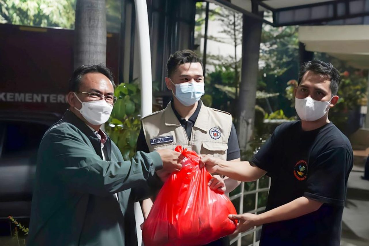 Rayakan Idul Adha, Kemensos Distribusikan Daging Kurban ke LKS Mitra